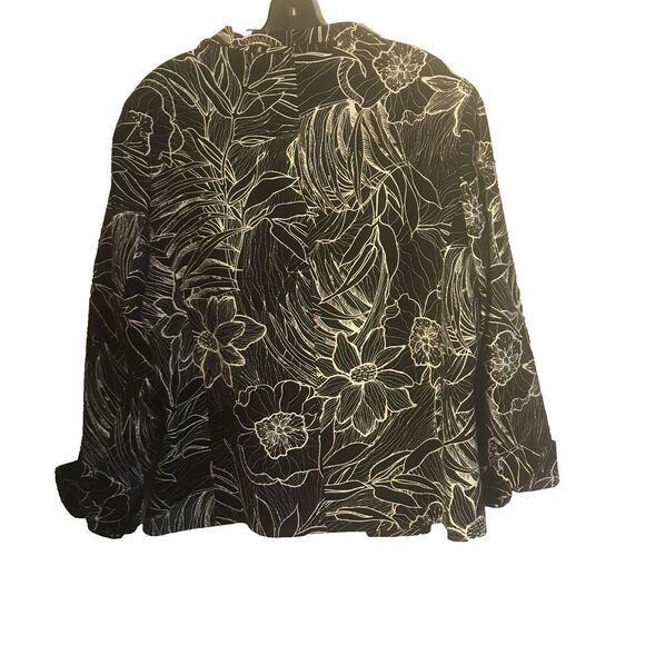 Austin Reed Woman's Black & White Floral Cuff Sleeve Jacket Size 16 - Picture 2 of 7
